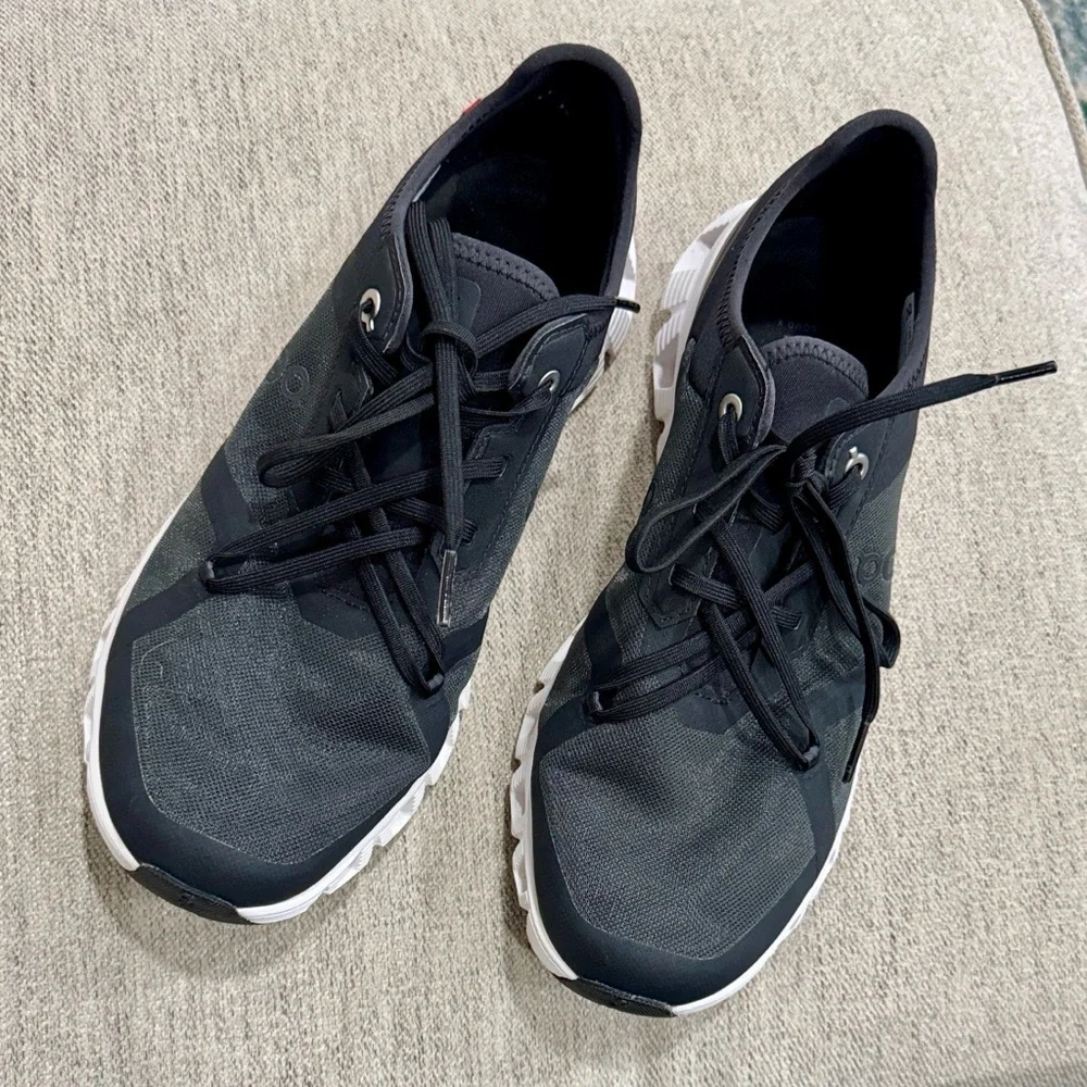 NWOT On Running Cloud Athletic Shoes - Picture 5 of 5